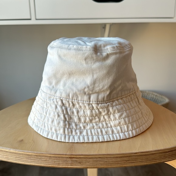 Aritzia Main Character Bucket Hat - Picture 2 of 3
